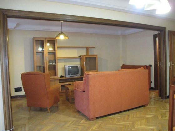 Foto 2 de Alquiler de piso en Canalejas - Gran Vía de 4 habitaciones con terraza y muebles