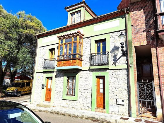 Foto 1 de Casa adossada en venda a calle Doctor José Muñiz González de 4 habitacions amb terrassa i balcó