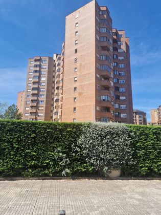 Foto 1 de Piso en alquiler en calle Ezcurdia de 4 habitaciones con terraza y garaje