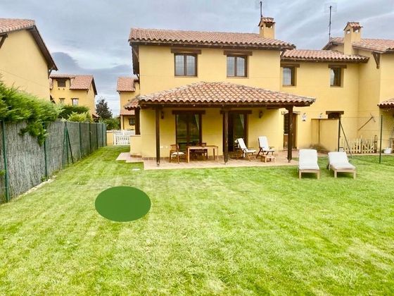 Foto 2 de Casa en venta en Valverde de la Virgen de 3 habitaciones con terraza y piscina