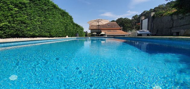 Foto 1 de Chalet en alquiler en Coruxo - Oia - Saiáns de 3 habitaciones con terraza y piscina