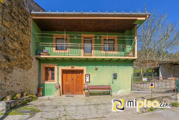 Foto 1 de Casa en venda a calle Barcena de 7 habitacions amb terrassa i garatge
