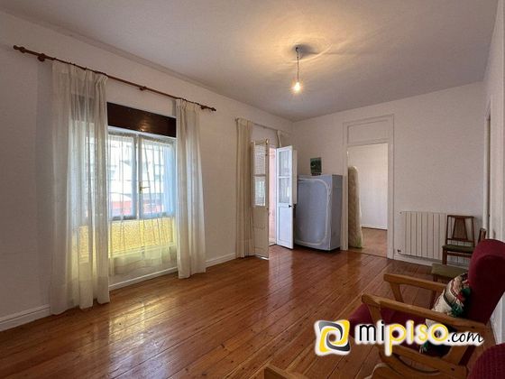 Foto 2 de Pis en venda a Colindres de 4 habitacions amb terrassa