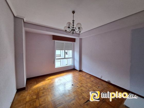 Foto 2 de Pis en venda a Santoña de 4 habitacions amb terrassa i ascensor