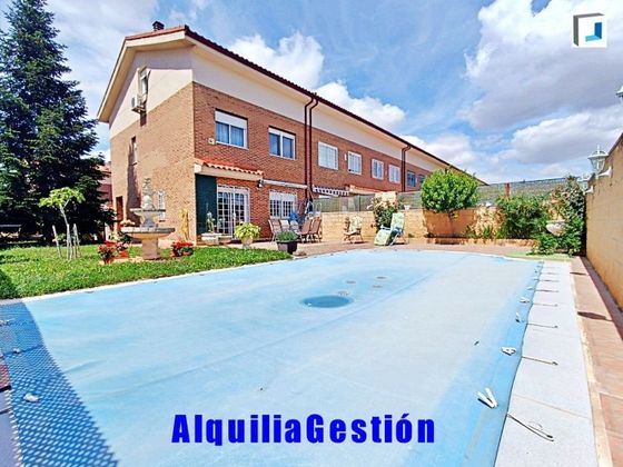 Foto 2 de Casa en venta en Alovera de 3 habitaciones con piscina y garaje