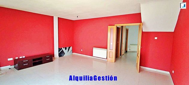 Foto 2 de Casa adossada en venda a Torrejón del Rey de 4 habitacions amb garatge i jardí