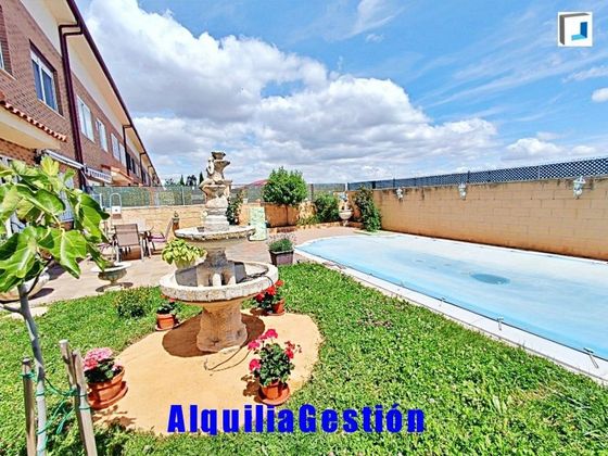 Foto 2 de Casa en venta en Alovera de 3 habitaciones con piscina y garaje
