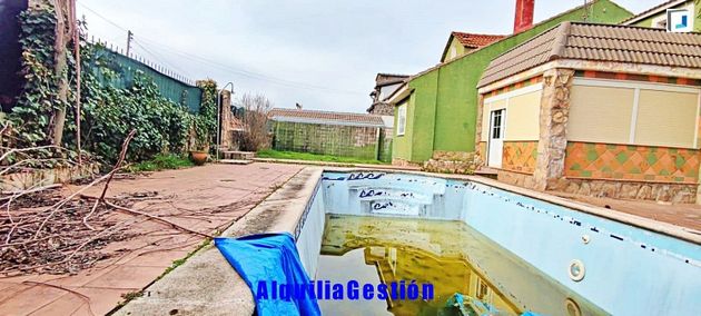 Foto 2 de Chalet en venta en Trijueque de 4 habitaciones con terraza y piscina
