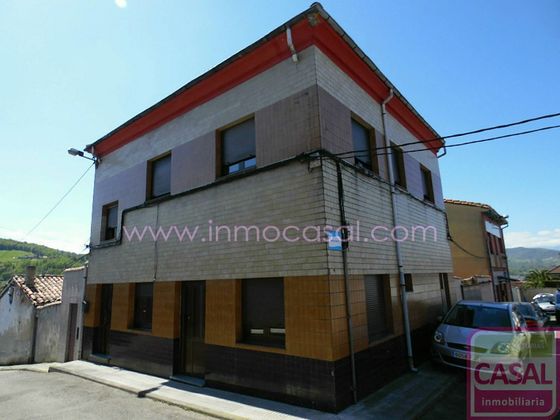 Foto 2 de Casa en venta en La Felguera de 4 habitaciones con terraza y calefacción