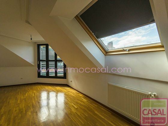 Foto 2 de Àtic en venda a La Felguera de 2 habitacions amb balcó i calefacció
