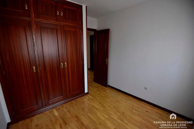 Foto 1 de Pis en venda a Trobajo del Camino de 4 habitacions amb garatge i calefacció