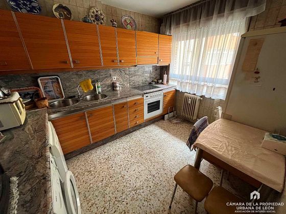 Foto 1 de Pis en venda a La Chantría - La Lastra de 4 habitacions amb garatge i calefacció