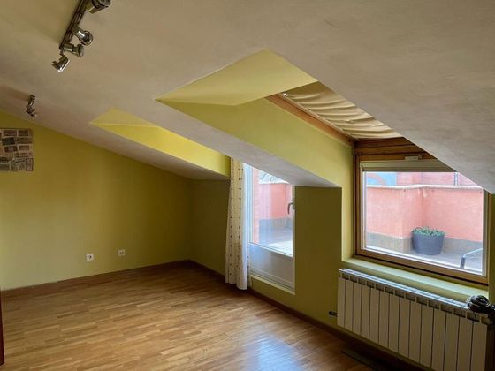 Foto 2 de Dúplex en venda a La Chantría - La Lastra de 4 habitacions amb terrassa i garatge