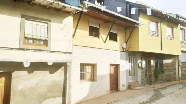 Foto 2 de Chalet en venta en Vega de Espinareda de 3 habitaciones con terraza y calefacción
