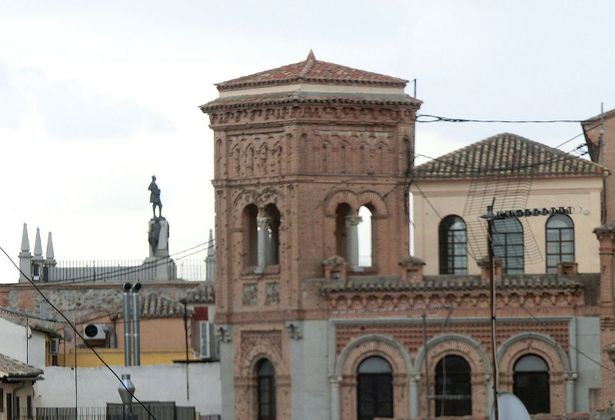 Foto 1 de Xalet en venda a Casco Histórico de 12 habitacions amb terrassa i balcó