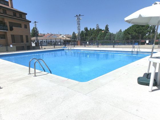 Foto 2 de Venta de piso en Olías del Rey de 3 habitaciones con terraza y piscina