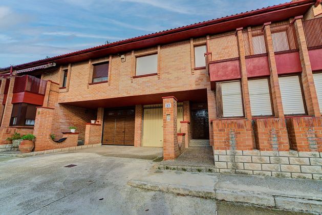 Foto 2 de Casa en venda a Villafranca de 4 habitacions amb terrassa i calefacció
