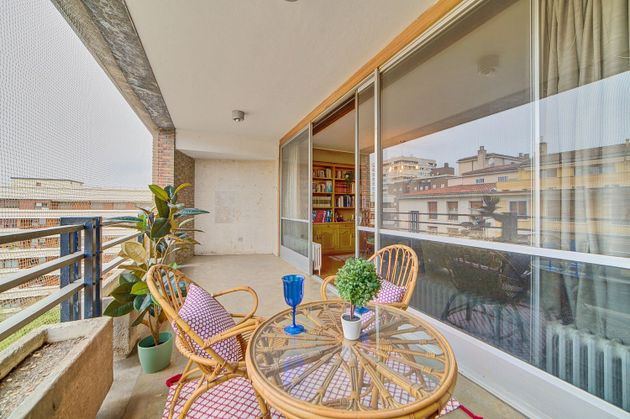 Foto 1 de Pis en venda a avenida De Bayona de 6 habitacions amb terrassa i piscina