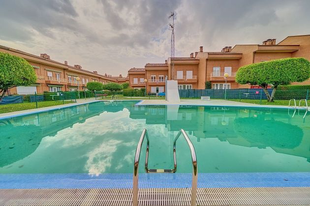 Foto 1 de Casa en venda a Zizur Mayor/Zizur Nagusia de 4 habitacions amb terrassa i piscina