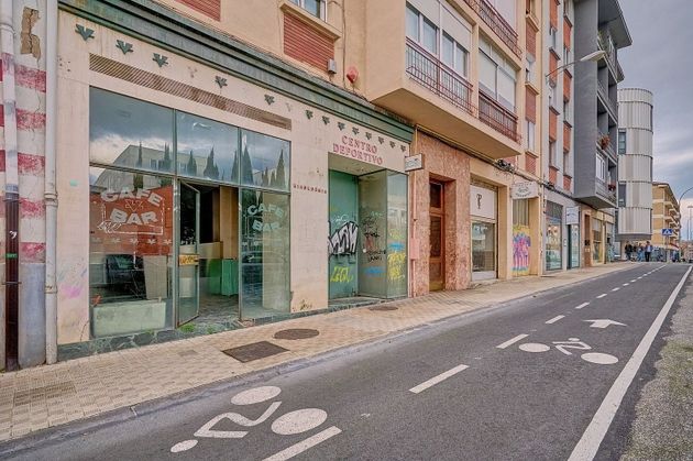 Foto 1 de Local en venda a calle Julián Gayarre de 854 m²