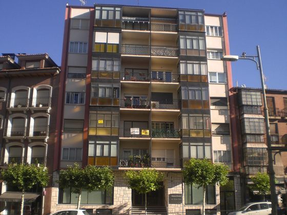 Foto 1 de Pis en venda a calle Jardines de Don Diego de 5 habitacions amb terrassa i calefacció