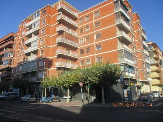 Foto 1 de Venta de piso en avenida Castilla de 4 habitaciones con terraza y calefacción