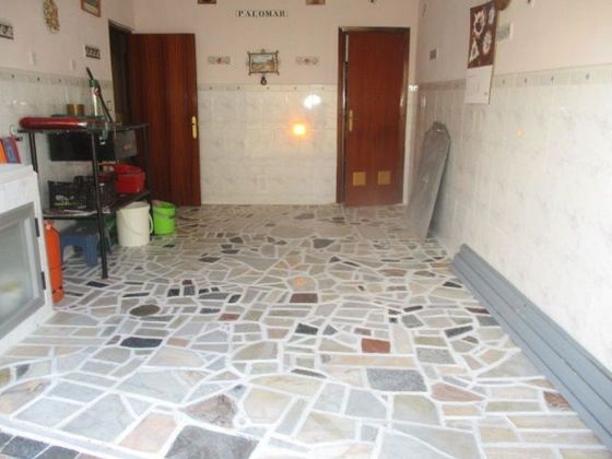 Foto 2 de Casa adossada en venda a calle Arandilla de 4 habitacions amb terrassa i garatge