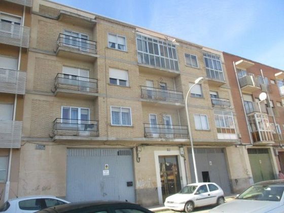 Foto 1 de Piso en venta en calle Daoíz y Velarde de 3 habitaciones con terraza y calefacción