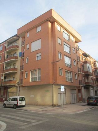 Foto 1 de Dúplex en lloguer a calle Moratín de 2 habitacions amb mobles i balcó