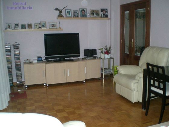 Foto 2 de Casa en venta en Portillejo - Valdegastea de 3 habitaciones con terraza y piscina