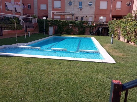 Foto 1 de Venta de piso en Lardero de 2 habitaciones con terraza y piscina