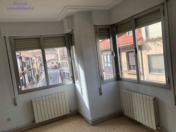 Foto 1 de Pis en venda a Albelda de Iregua de 3 habitacions amb terrassa i calefacció