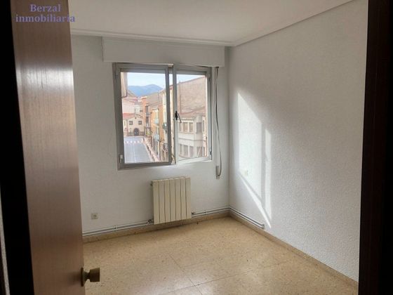 Foto 2 de Venta de piso en Albelda de Iregua de 3 habitaciones con terraza y calefacción