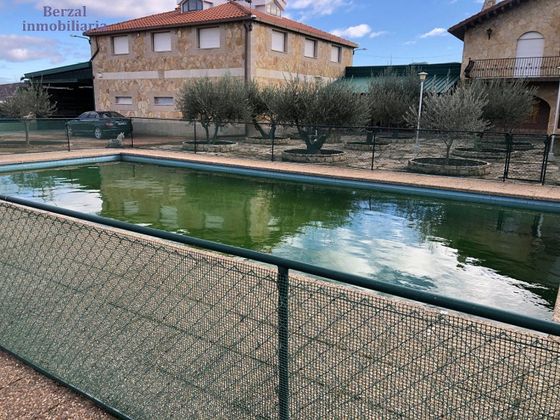 Foto 2 de Casa rural en venda a Albelda de Iregua de 7 habitacions amb terrassa i piscina