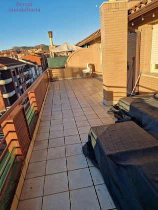 Foto 2 de Venta de piso en Lardero de 2 habitaciones con terraza y garaje