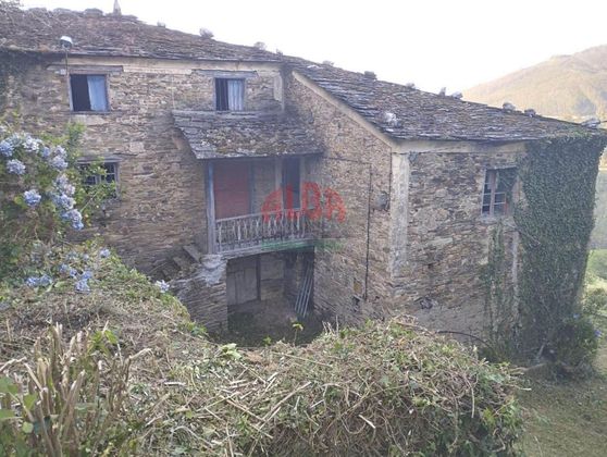 Foto 2 de Venta de casa en San Tirso de Abres con jardín y calefacción