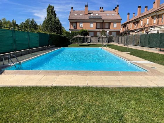 Foto 1 de Casa en venda a Arroyo de 4 habitacions amb terrassa i piscina