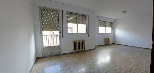 Foto 1 de Venta de piso en Venta de Baños de 4 habitaciones con terraza y balcón