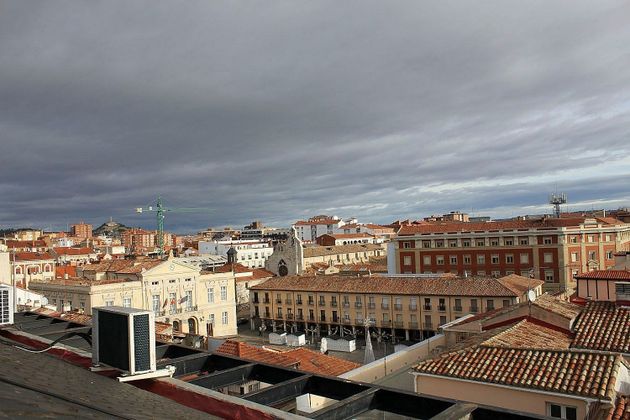 Foto 1 de Àtic en venda a Centro - Palencia de 4 habitacions amb terrassa i aire acondicionat