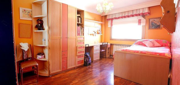 Foto 2 de Pis en venda a San Pablo y Santa Marina de 5 habitacions amb garatge i calefacció