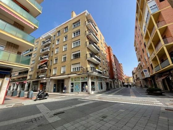 Foto 1 de Pis en venda a Centro - Palencia de 4 habitacions amb terrassa i balcó