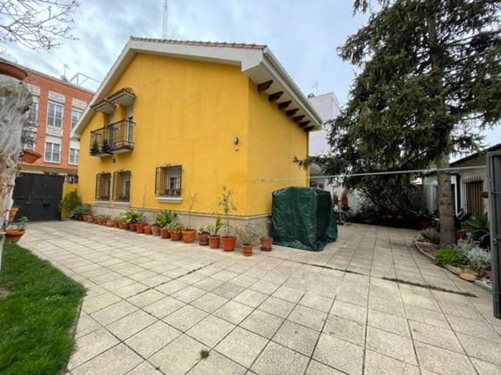 Foto 1 de Chalet en venta en Avenida de Madrid de 5 habitaciones con garaje y jardín
