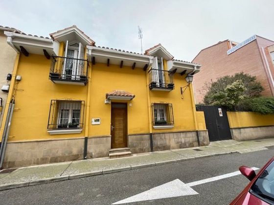 Foto 2 de Chalet en venta en Avenida de Madrid de 5 habitaciones con garaje y jardín