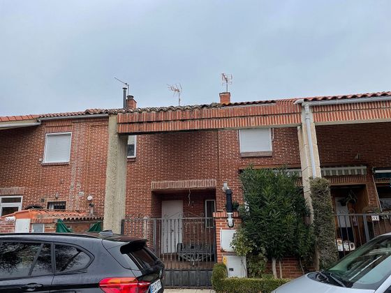 Foto 2 de Casa adossada en venda a Villamuriel de Cerrato de 3 habitacions amb terrassa i jardí