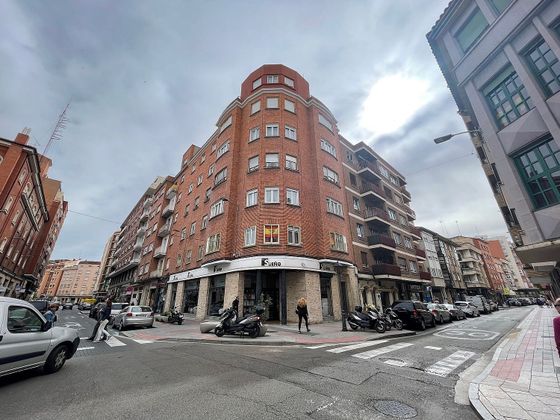 Foto 1 de Venta de piso en Centro - Palencia de 5 habitaciones con terraza y balcón