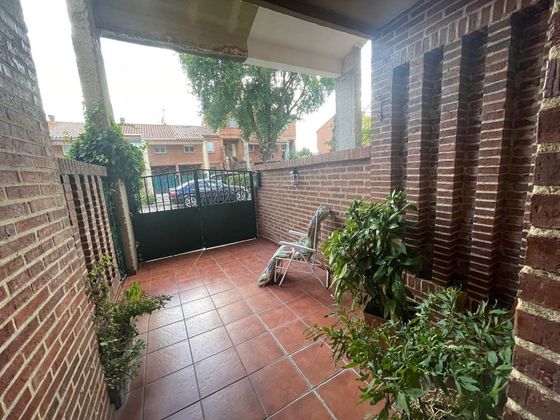 Foto 2 de Venta de casa adosada en Villamuriel de Cerrato de 3 habitaciones con jardín