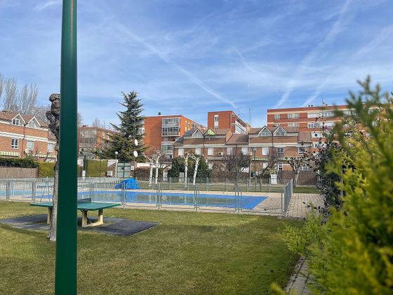 Foto 2 de Casa en venda a El Carmen - Casas del Hogar de 5 habitacions amb piscina i garatge