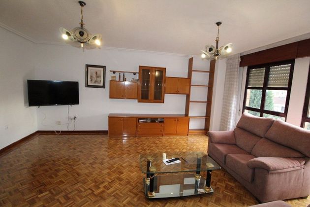 Foto 1 de Alquiler de piso en Huca - Prados de 4 habitaciones con terraza y calefacción