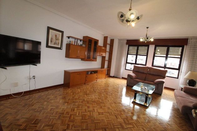 Foto 2 de Alquiler de piso en Huca - Prados de 4 habitaciones con terraza y calefacción