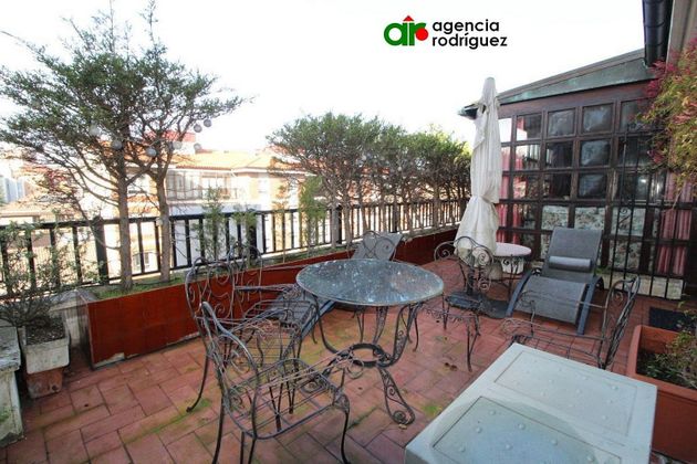 Foto 1 de Àtic en venda a Campo San Francisco - Plaza de América de 6 habitacions amb terrassa i garatge